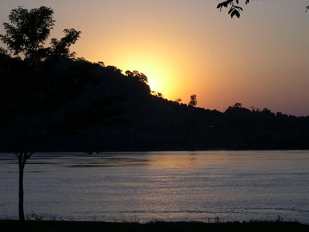 Coucher de soleil sur le fleuve Paraguay